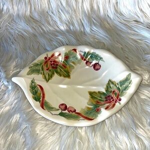Pfaltzgraff vintage holiday Christmas holly dish. Jamberry.